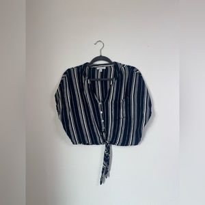 Patrons of peace size small button up crop